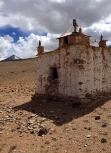 Small stupa along the hillside south of Tso Kar.